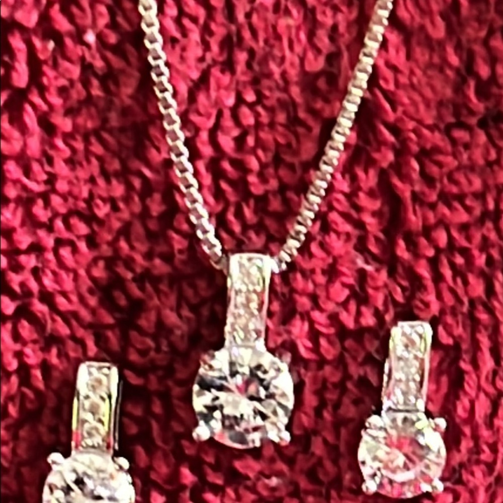 Necklace and earring set